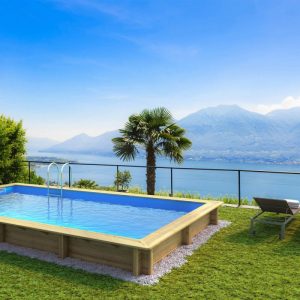 Piscine hors-sol en bois avec vue sur la mer et les montagnes