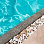 Margelles de piscine nettoyées et rénovées