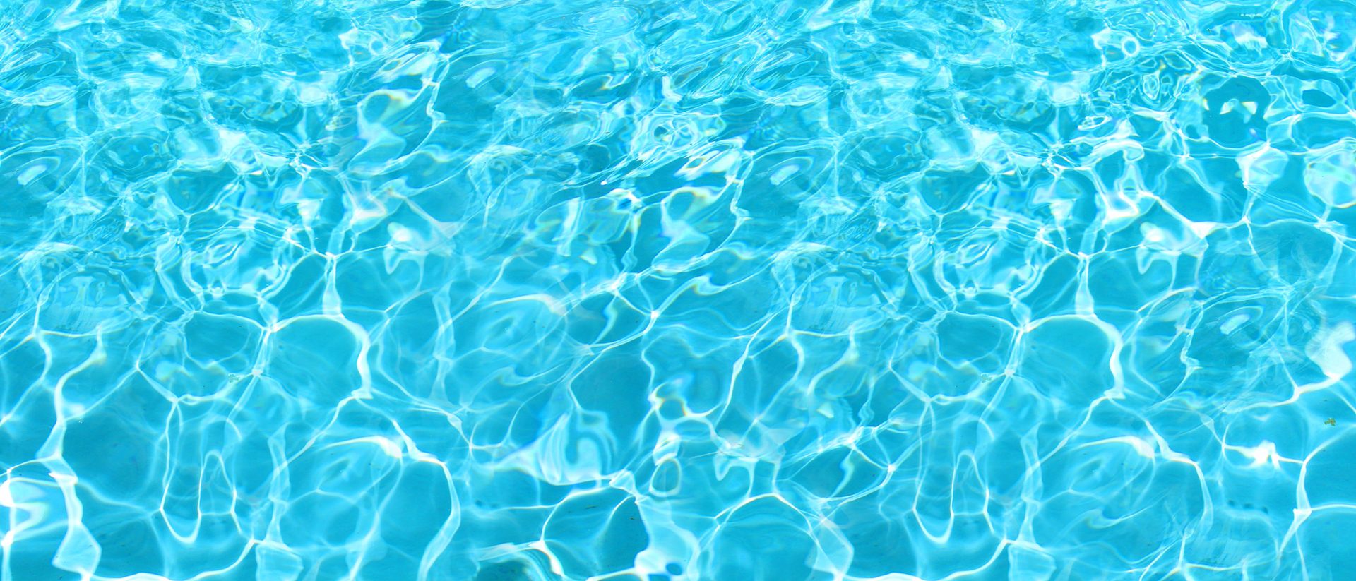 Eau turquoise de piscine