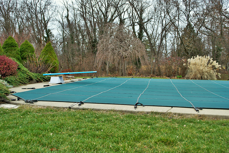 couverture-hivernage-piscine-bache-hiver Couverture filtrante d'hivernage pour piscine extérieure