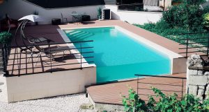 piscine a débordement paroi en verre